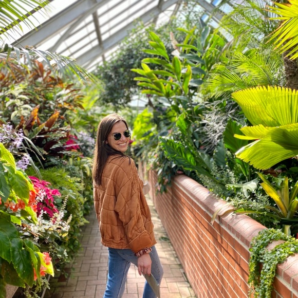 Meet your Posher, Julia - Picture 2 of 4